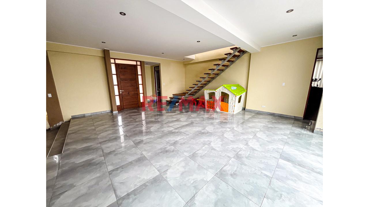 Casa Con Piscina Y Diversas Áreas Comunes - 4