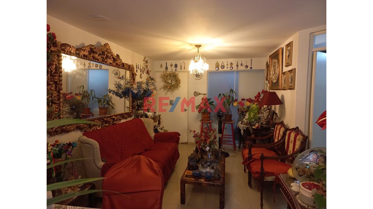 Venta De Moderno Departamento En Urb. Santa Beatriz — foto 3