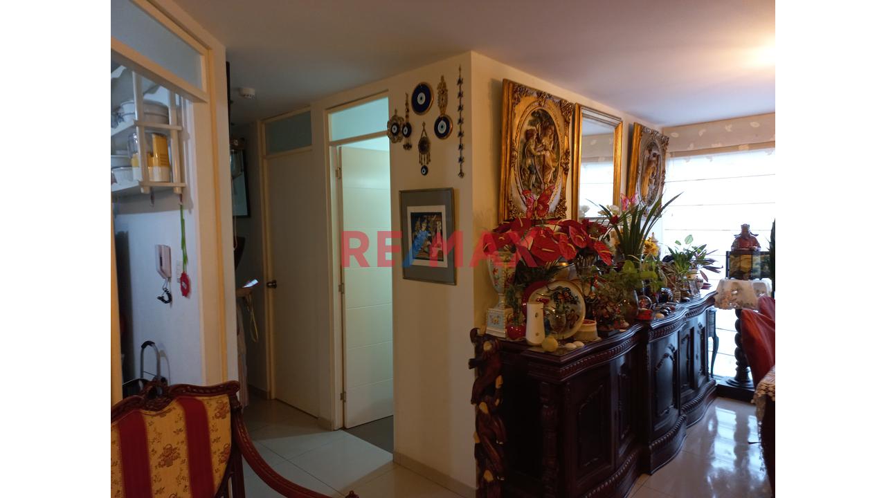 Venta De Moderno Departamento En Urb. Santa Beatriz — foto 2