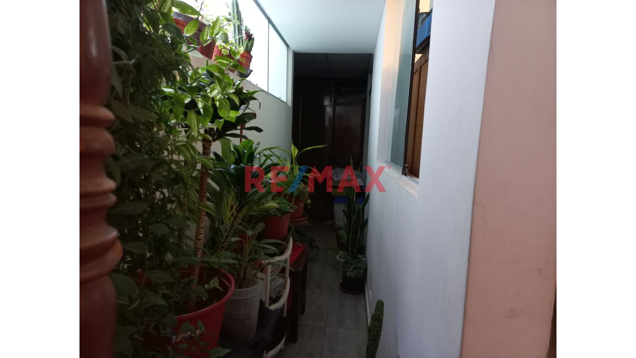Venta De Moderno Departamento En Urb. Santa Beatriz — foto 11