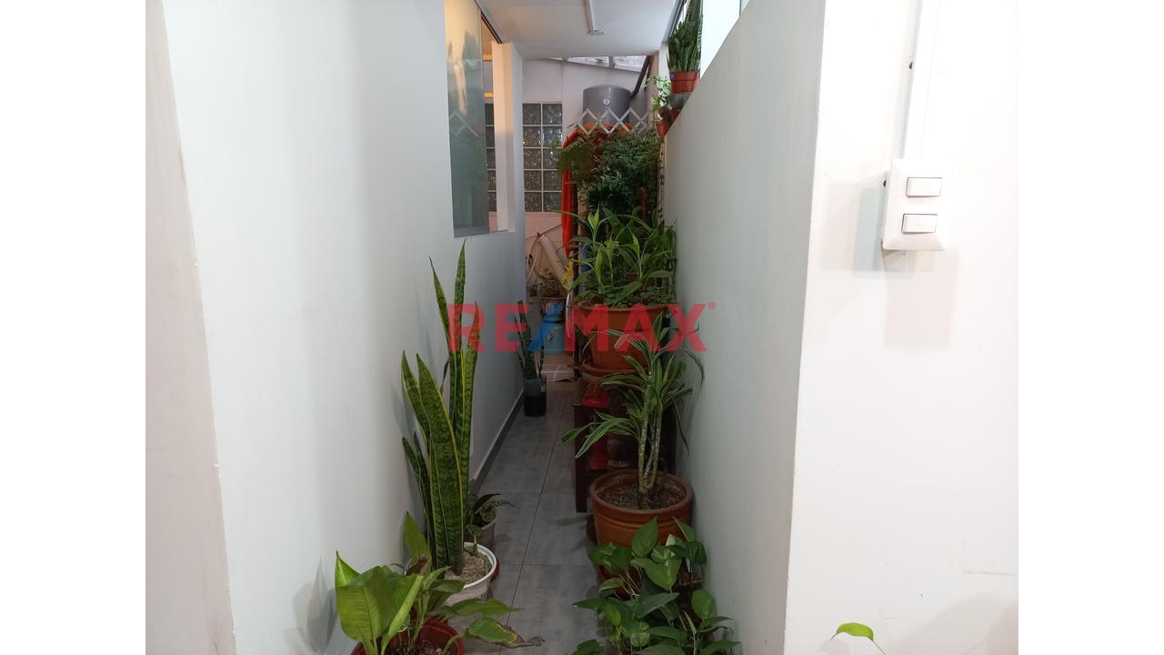 Venta De Moderno Departamento En Urb. Santa Beatriz — foto 13