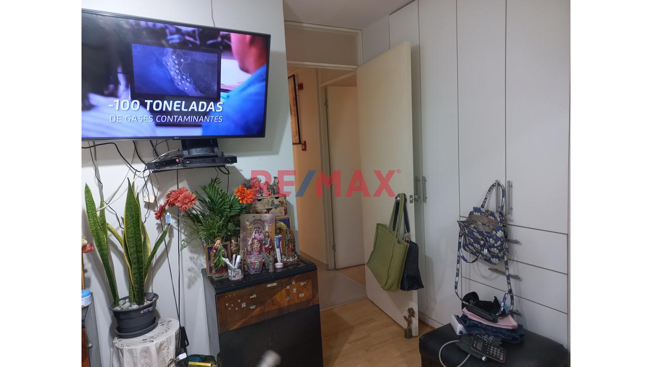 Venta De Moderno Departamento En Urb. Santa Beatriz — foto 12