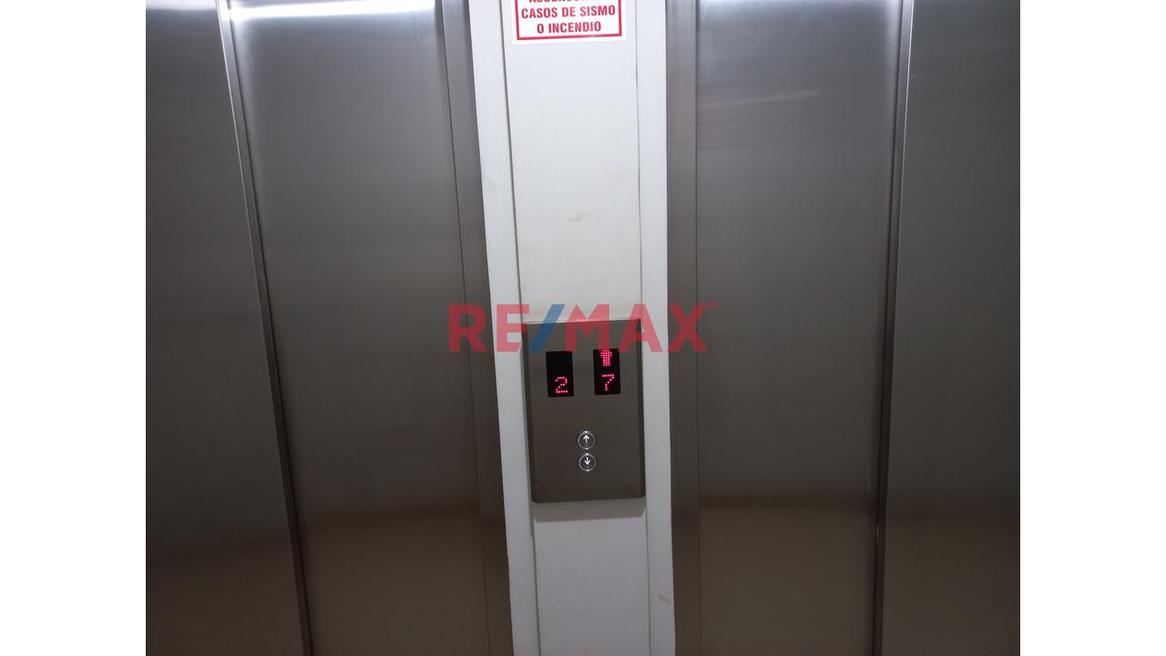 Venta De Moderno Departamento En Urb. Santa Beatriz — foto 7