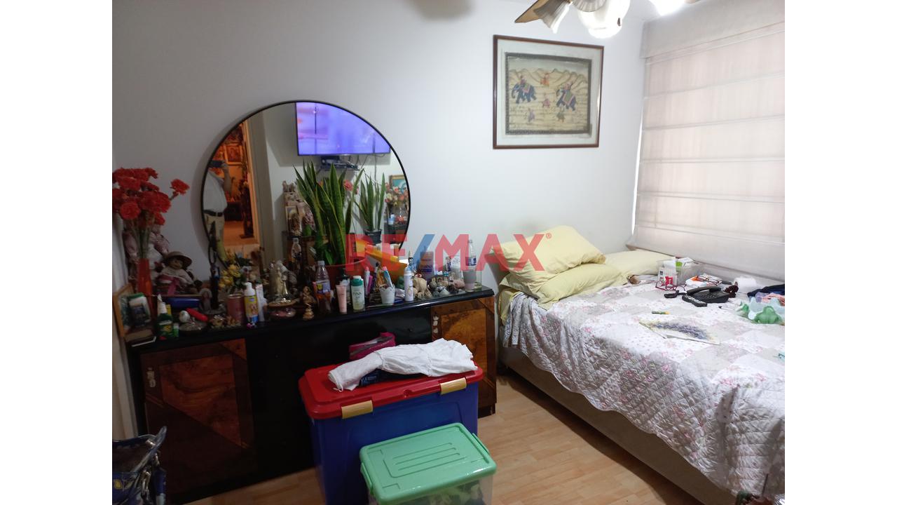 Venta De Moderno Departamento En Urb. Santa Beatriz — foto 8