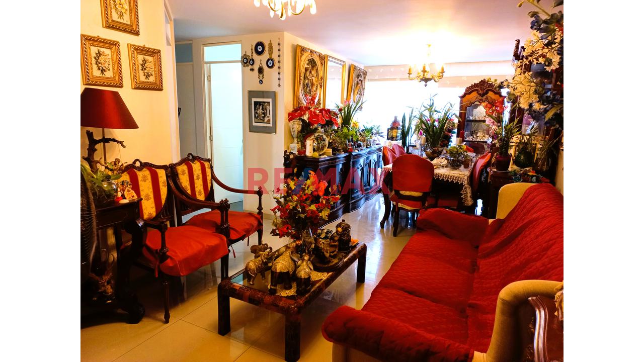 Venta De Moderno Departamento En Urb. Santa Beatriz