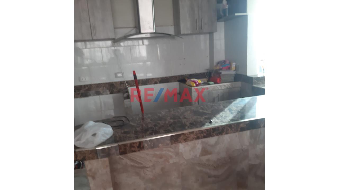 Oportunidad Vendo Casa Con 3 Departamentos Y Local Comercial En Avenida — foto 6
