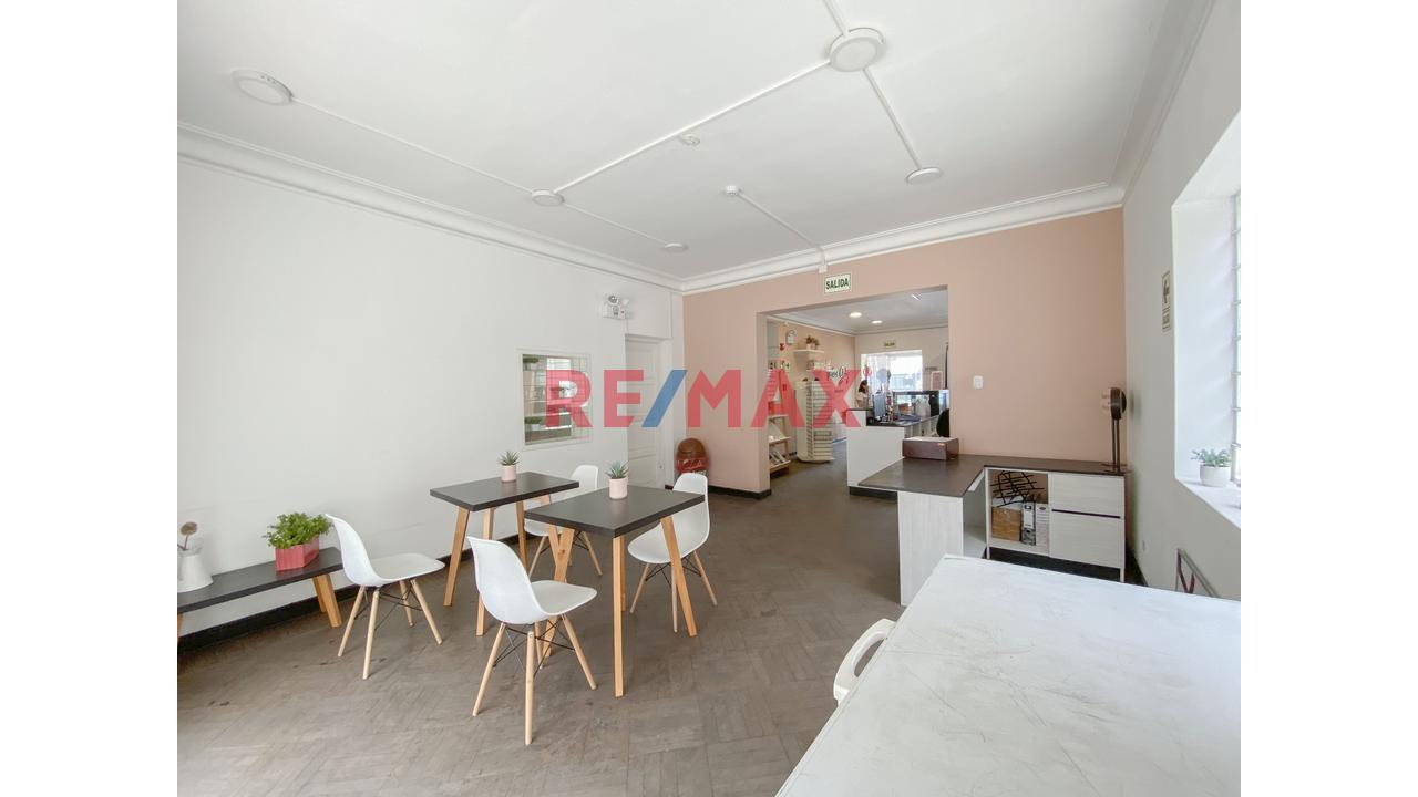 Terreno En Venta En Miraflores | 300 M² | Cz | 7 Pisos - 3