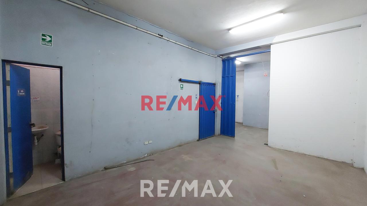 Local Industrial | Ac 900 M2| A Pasos De Av. Nestor Gambetta - 13