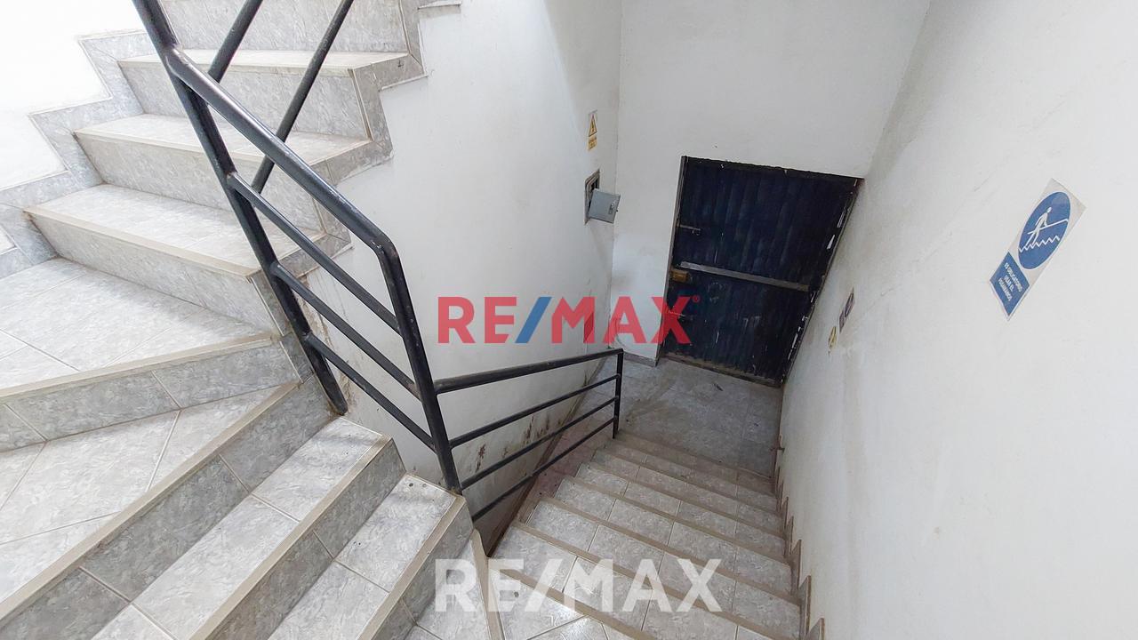 Local Industrial | Ac 900 M2| A Pasos De Av. Nestor Gambetta - 18