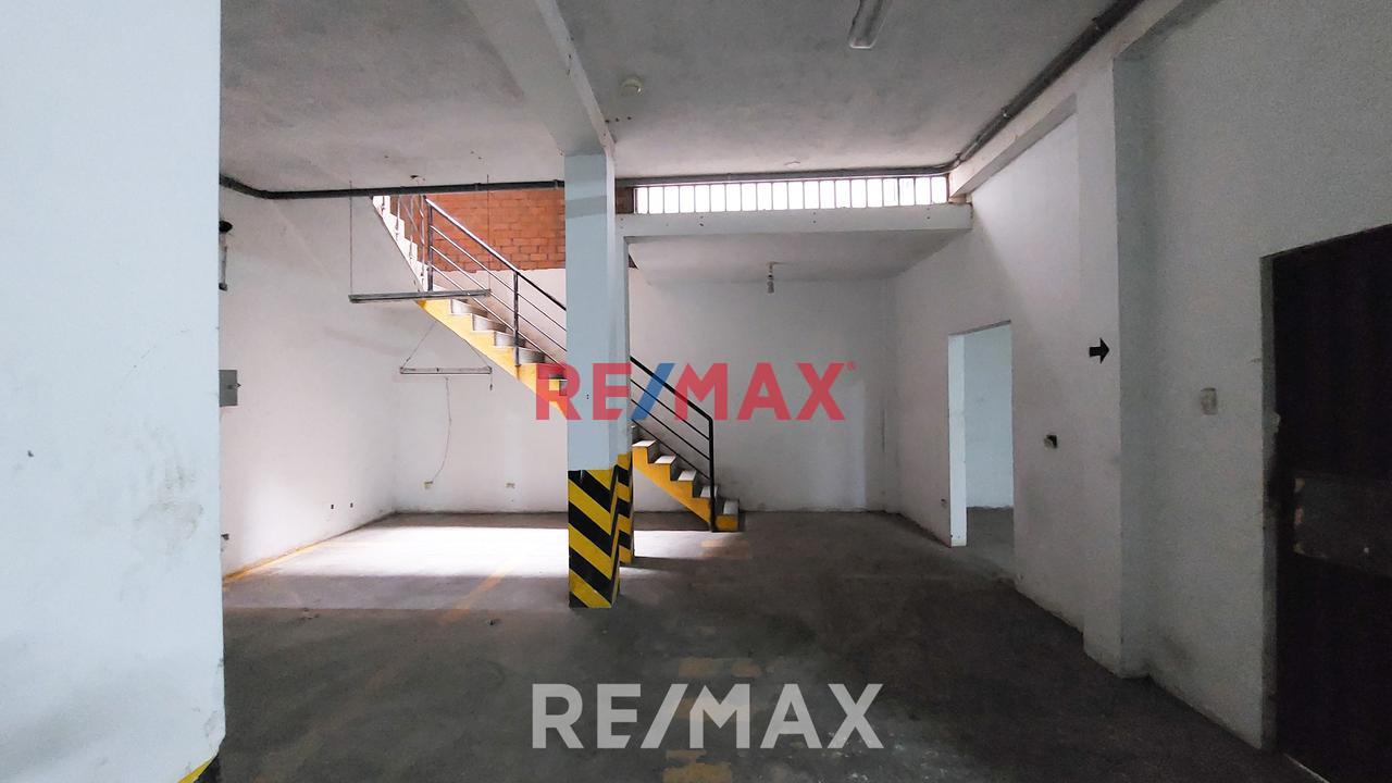Local Industrial | Ac 900 M2| A Pasos De Av. Nestor Gambetta - 12