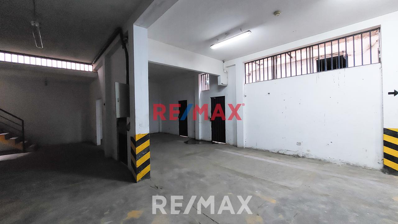 Local Industrial | Ac 900 M2| A Pasos De Av. Nestor Gambetta - 6