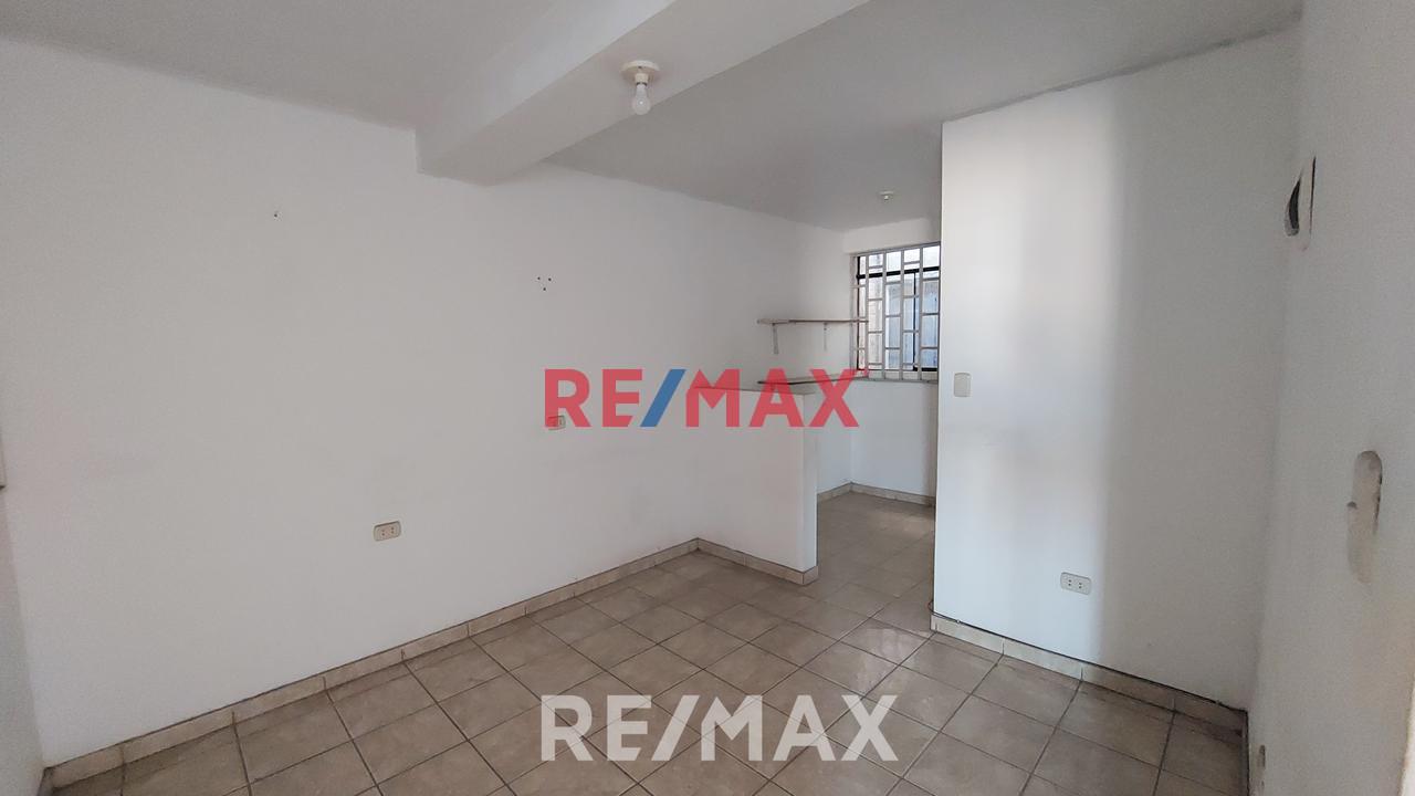 Local Industrial | Ac 900 M2| A Pasos De Av. Nestor Gambetta - 19