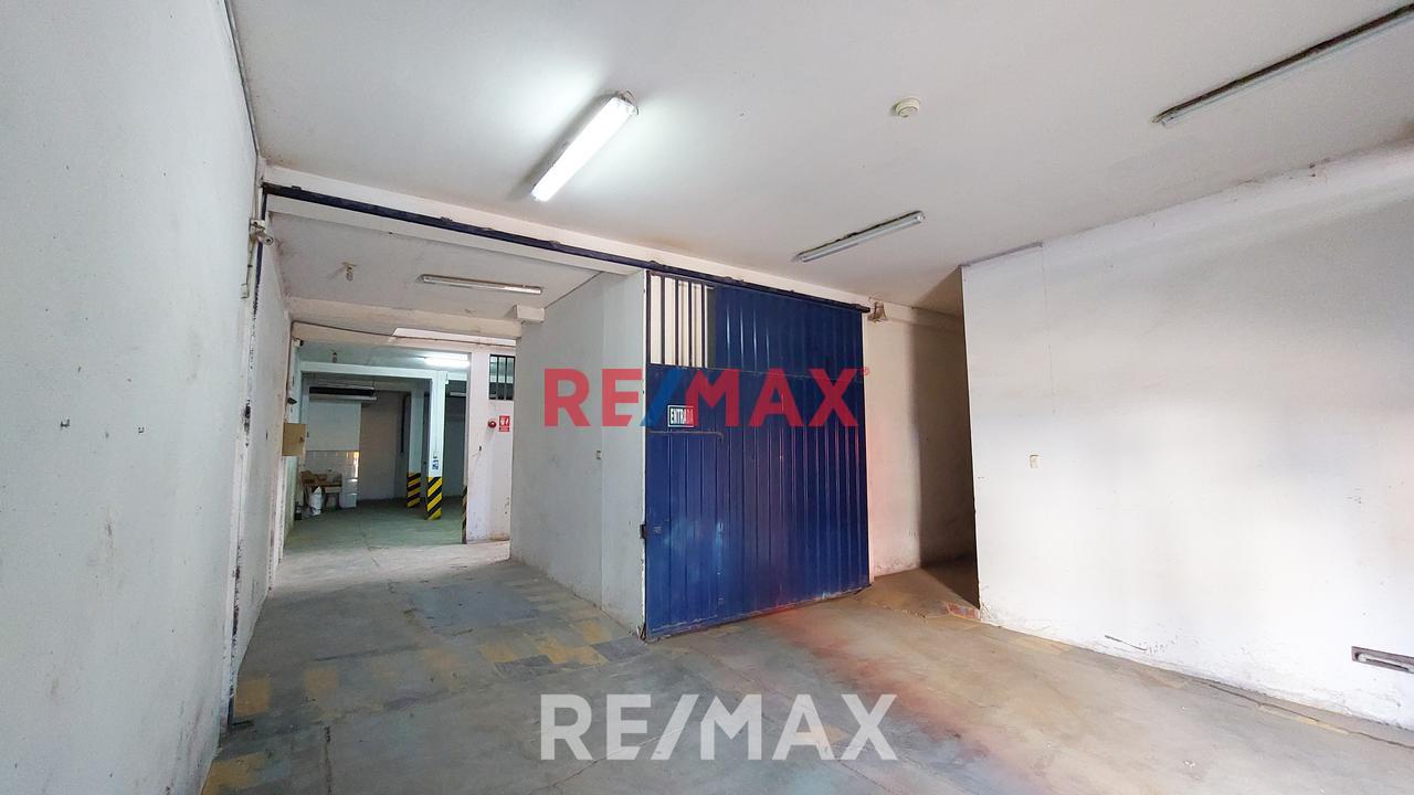 Local Industrial | Ac 900 M2| A Pasos De Av. Nestor Gambetta - 3