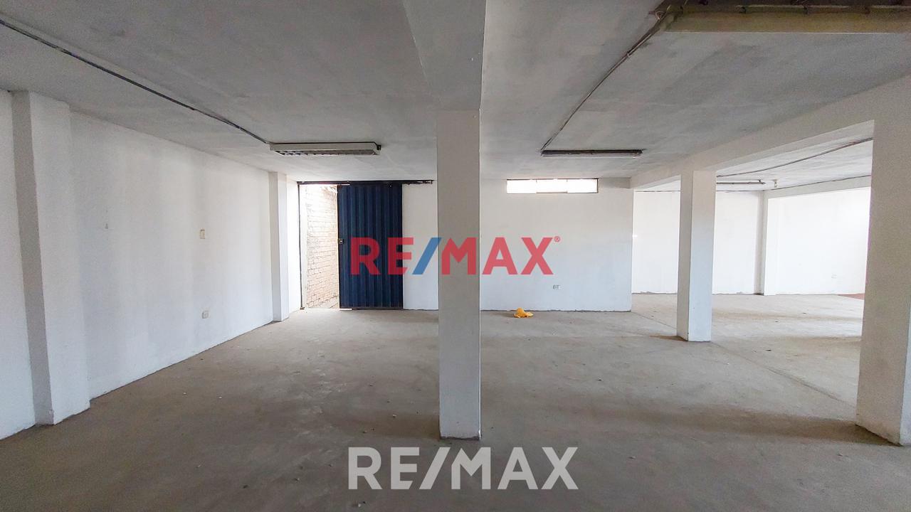 Local Industrial | Ac 900 M2| A Pasos De Av. Nestor Gambetta - 10