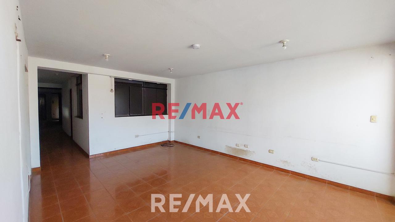 Local Industrial | Ac 900 M2| A Pasos De Av. Nestor Gambetta - 16