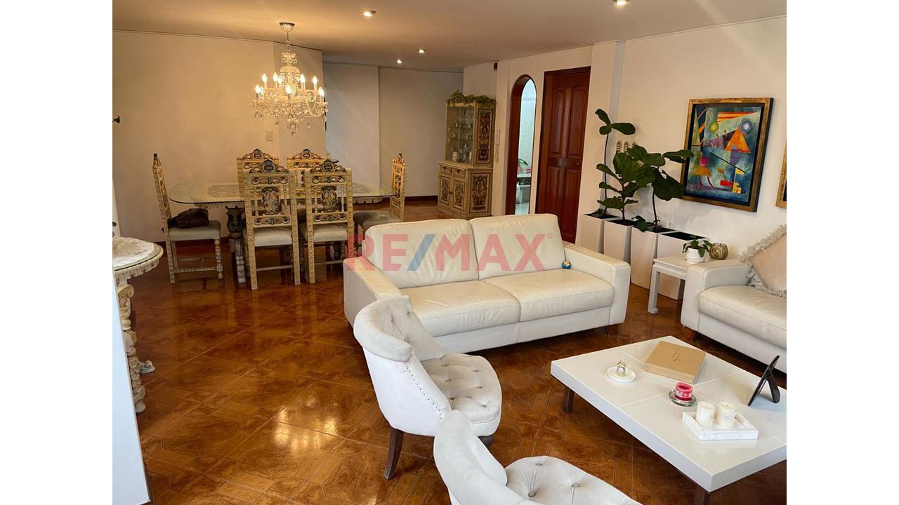 🏡✨ ¡¡ Venta De Exclusivo Departamento Con Azotea Privada De 136 M2. !!  ✨🏡 📍 Urb. La Planicie 🌳 Una De Las Zonas Residenciales Más Exclusivas De La Molina