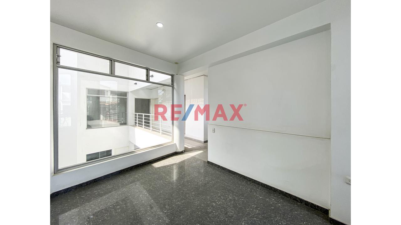 Inversion Lista : Local Comercial De 3 Pisos ,Para Iniciar Tu Negocio - 4