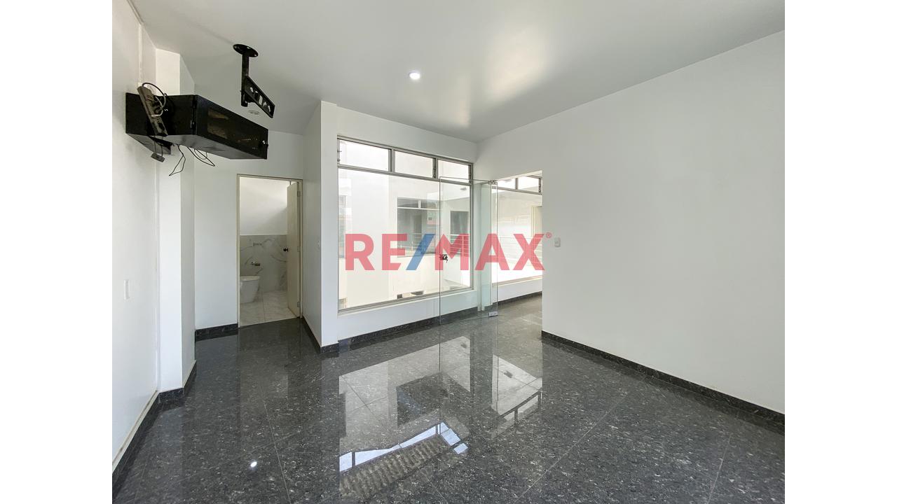 Inversion Lista : Local Comercial De 3 Pisos ,Para Iniciar Tu Negocio - 2