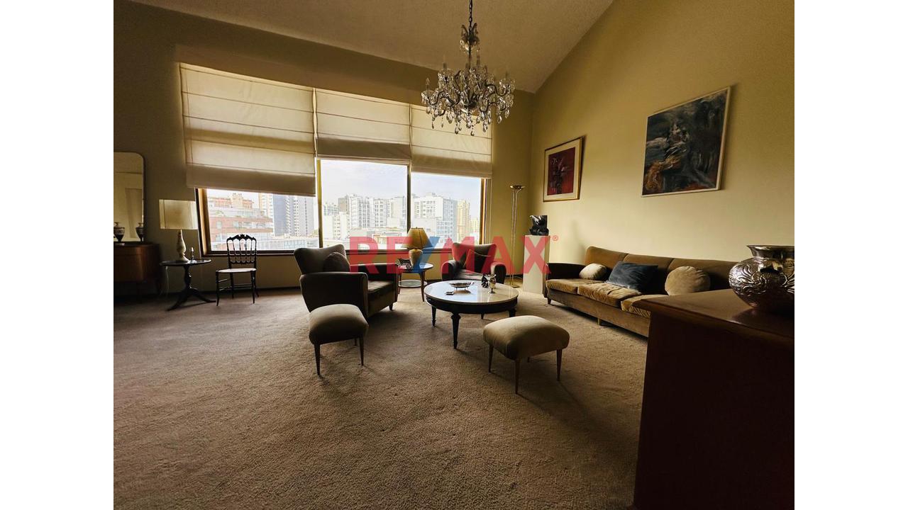 Se Vende Lindo Duplex En El Corazón De San Isidro !! Con La Mejor Vista De La Ciudad Y Sus Parques !!