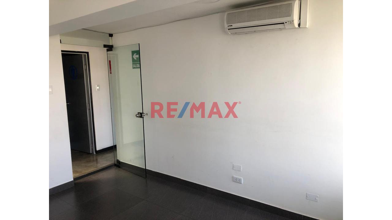 Alquiler De Oficina Duplex En Esquina En Miraflores — foto 12