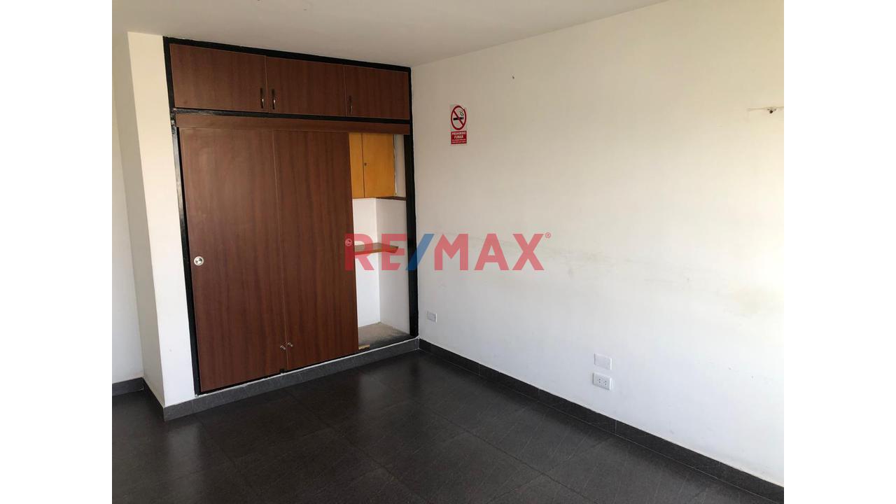 Alquiler De Oficina Duplex En Esquina En Miraflores — foto 3
