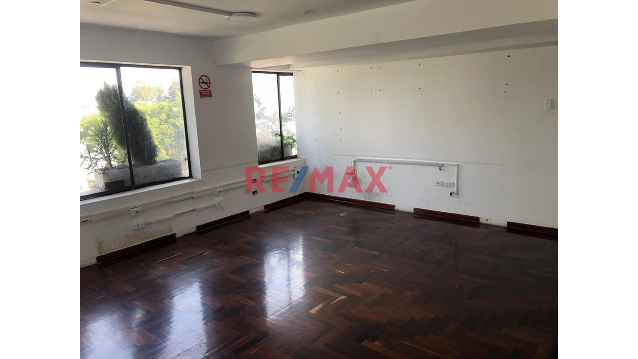 Alquiler De Oficina Duplex En Esquina En Miraflores — foto 15