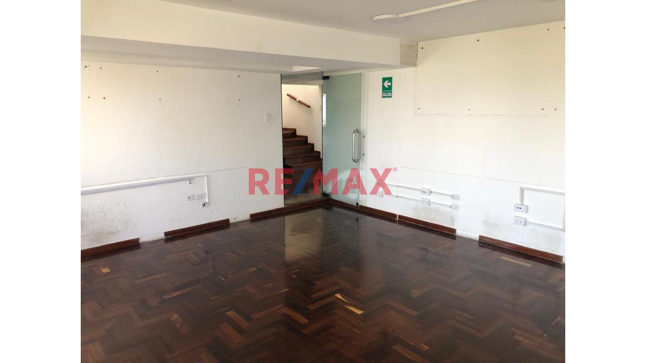 Alquiler De Oficina Duplex En Esquina En Miraflores — foto 11