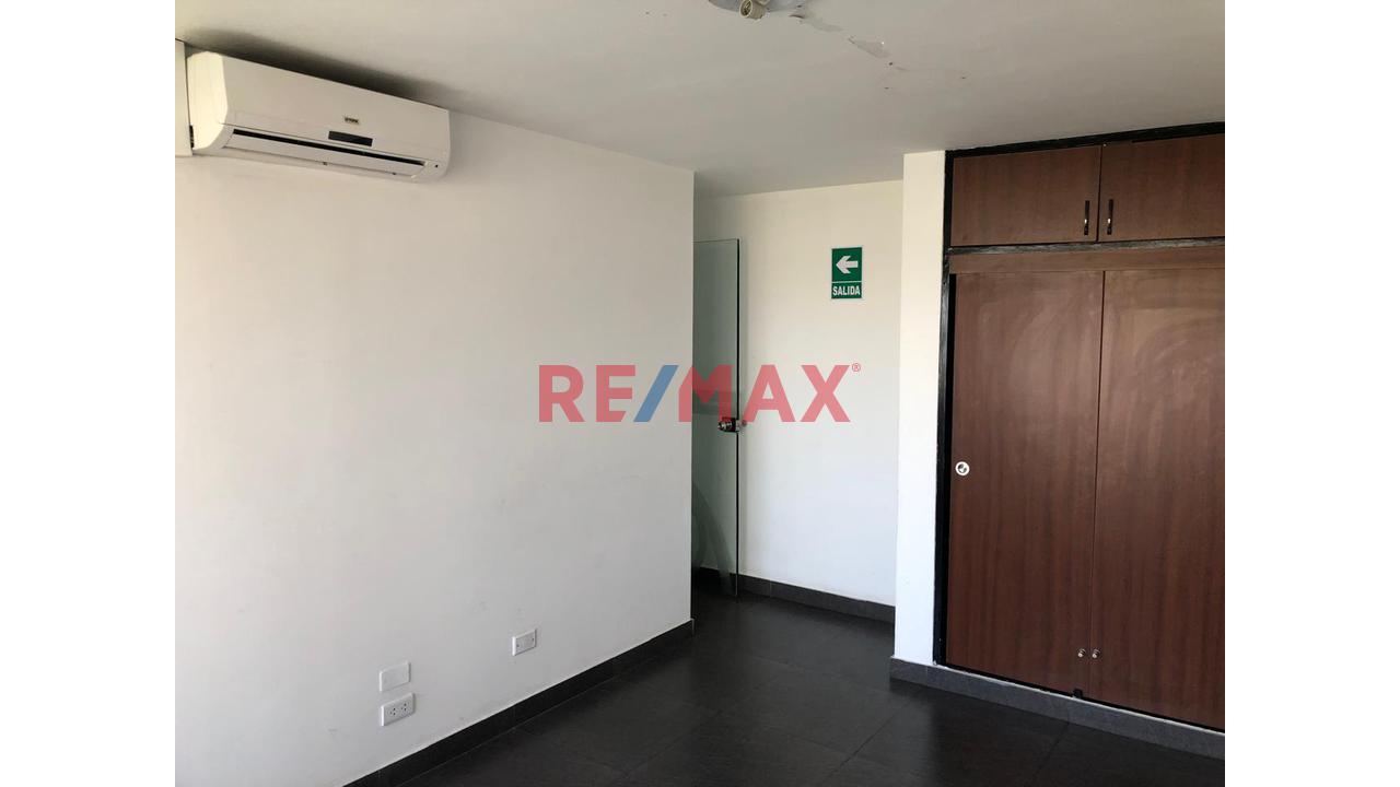 Alquiler De Oficina Duplex En Esquina En Miraflores — foto 2