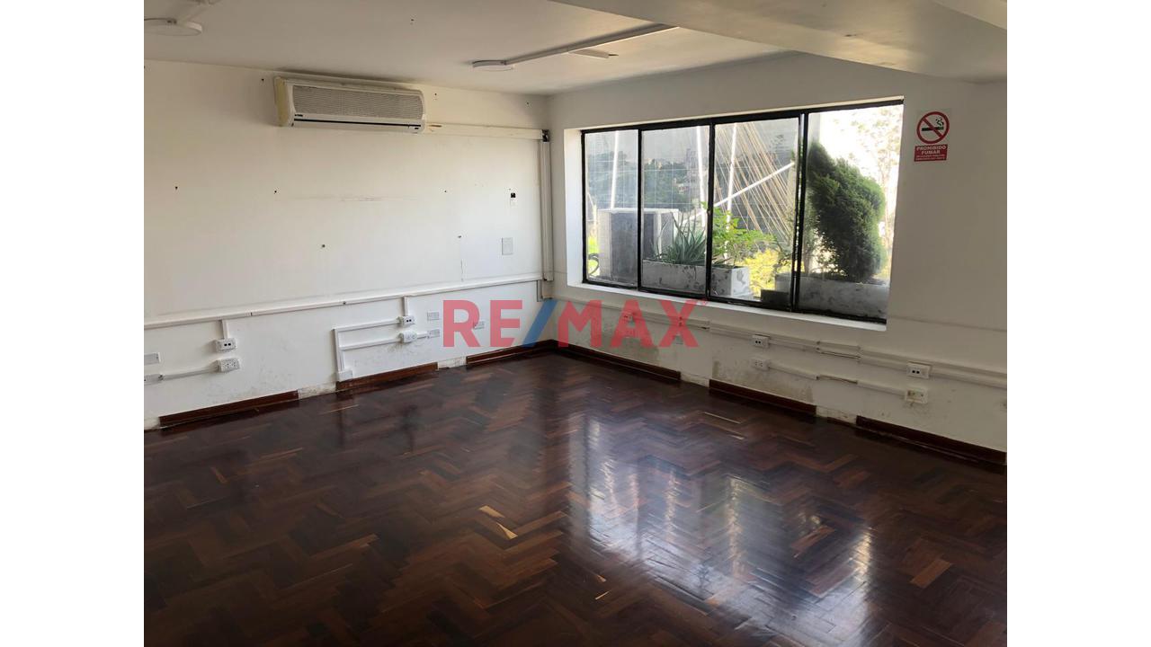 Alquiler De Oficina Duplex En Esquina En Miraflores