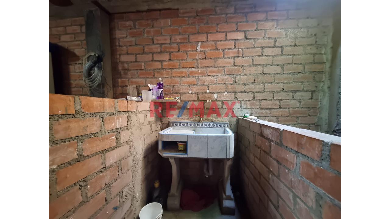 ¡Oportunidad En Puente Piedra! Casa De 2 Pisos Con Entradas Independientes – Ideal Para Vivir - 11