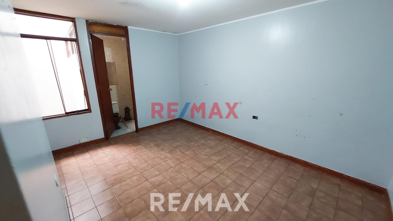 Venta De Local Comercial En Av. Zamurrilla - Smp - 7