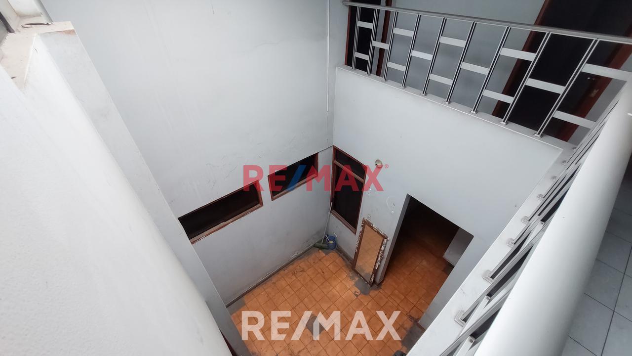 Venta De Local Comercial En Av. Zamurrilla - Smp - 4