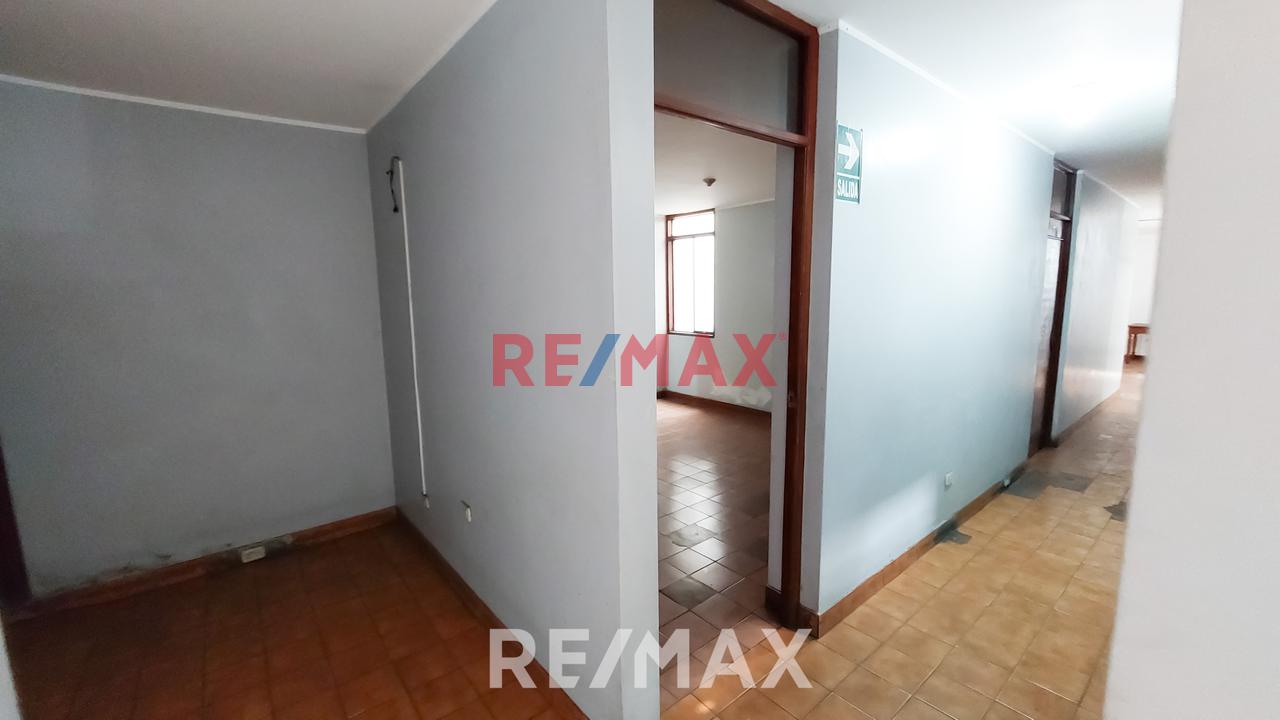 Venta De Local Comercial En Av. Zamurrilla - Smp - 10