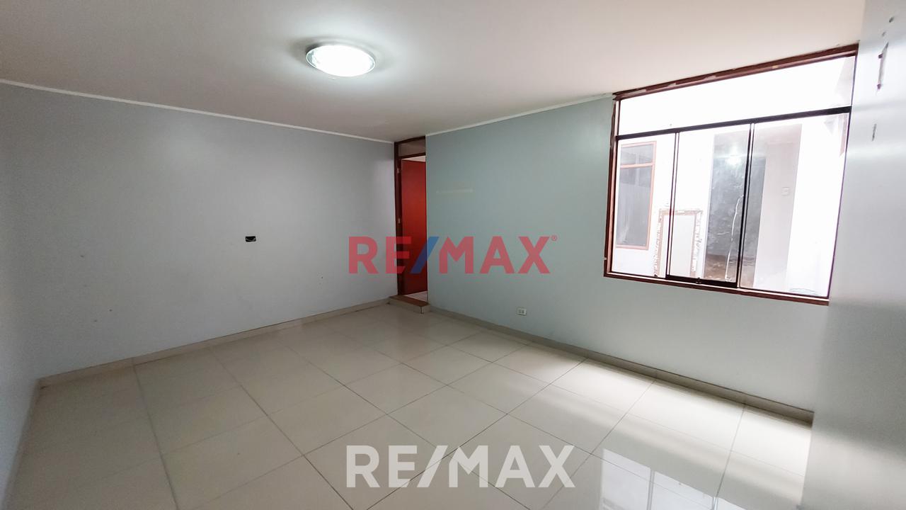Venta De Local Comercial En Av. Zamurrilla - Smp - 9