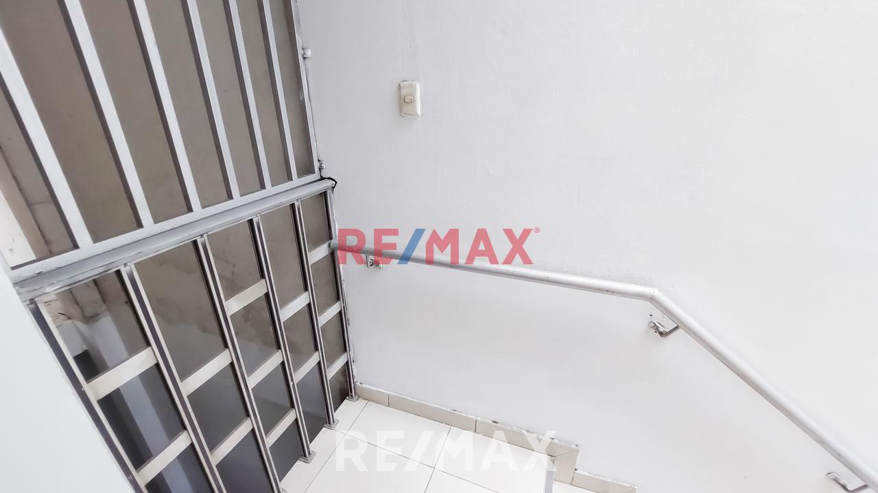 Venta De Local Comercial En Av. Zamurrilla - Smp - 16
