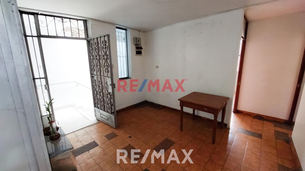 Venta De Local Comercial En Av. Zamurrilla - Smp - 13