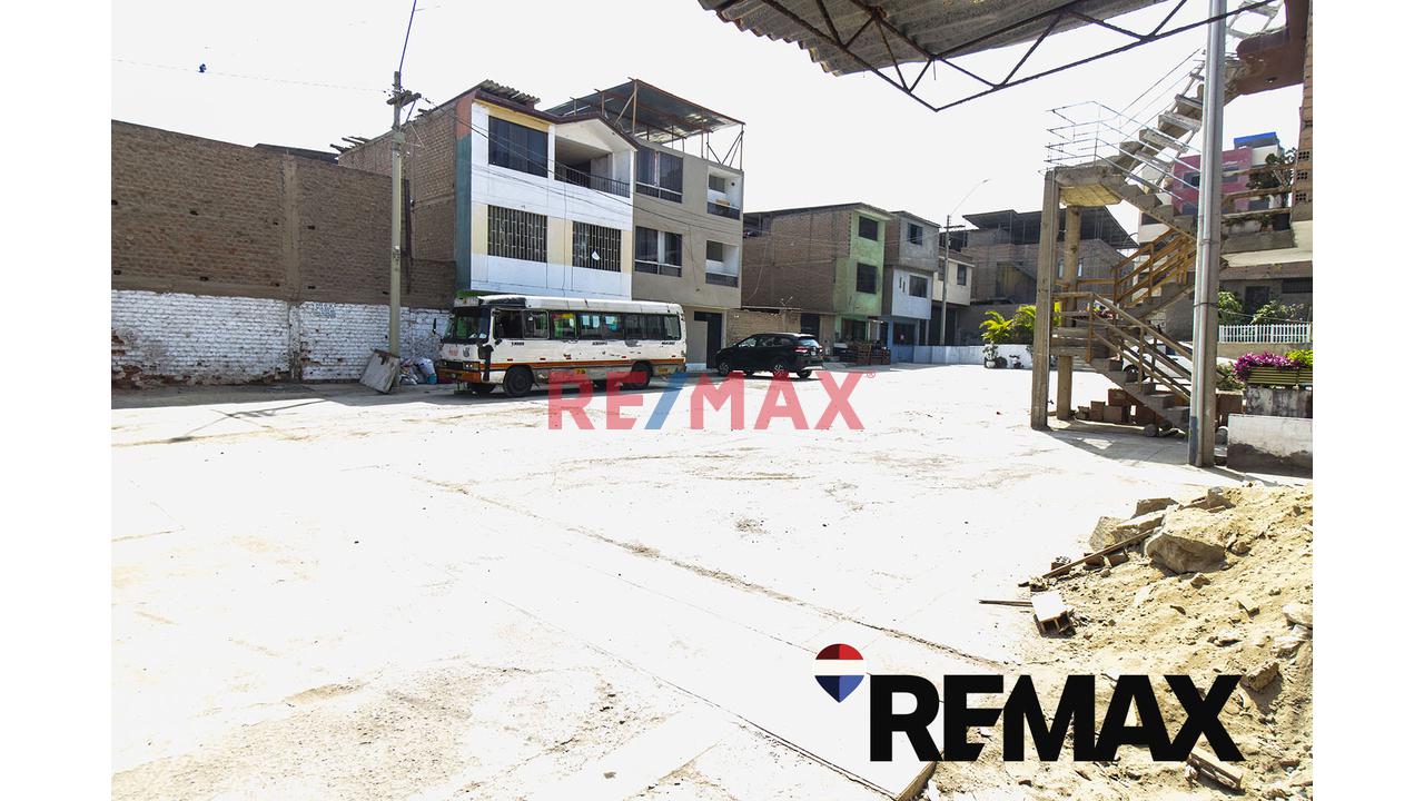 Se Vende Amplio Terreno En Villa Maria Del Triunfo - 9