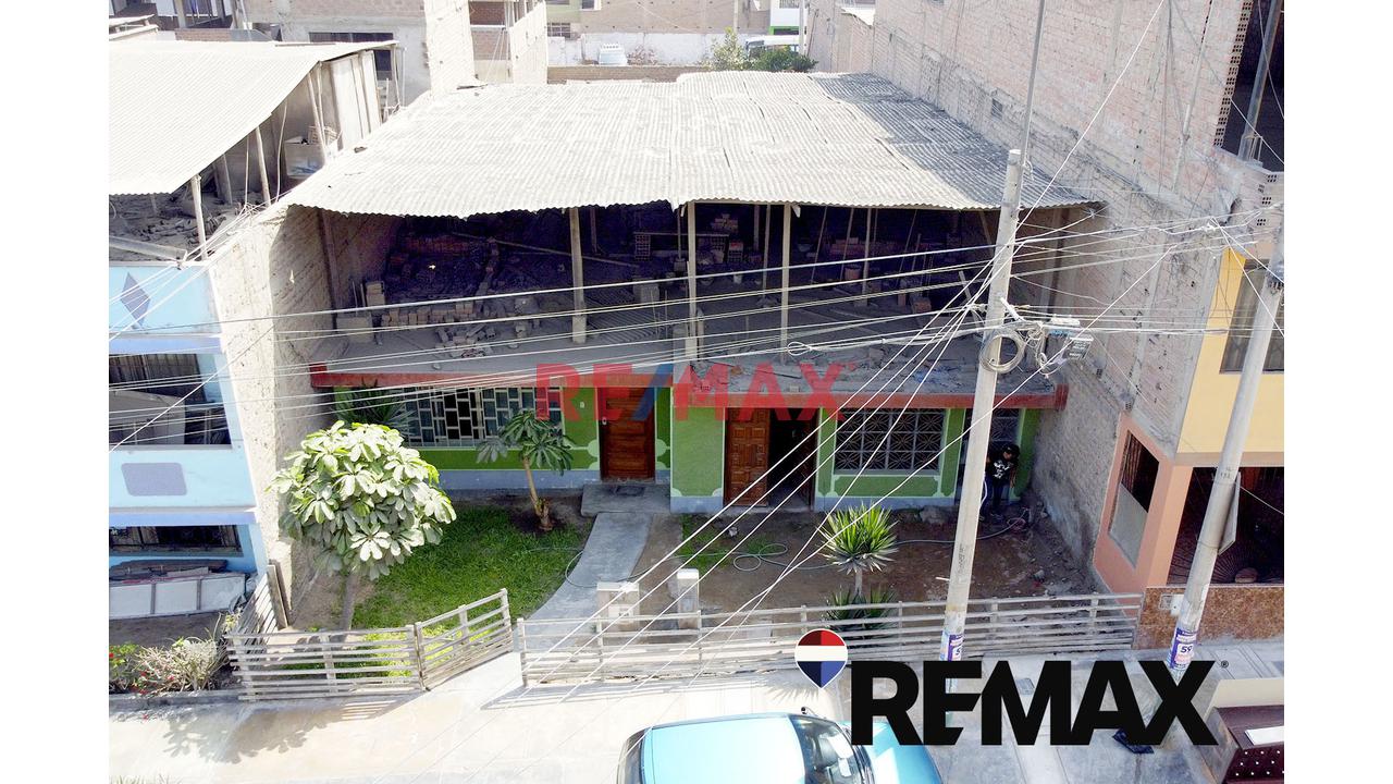 Se Vende Amplio Terreno En Villa Maria Del Triunfo - 2