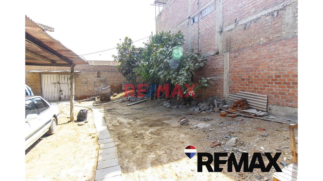Se Vende Amplio Terreno En Villa Maria Del Triunfo - 16