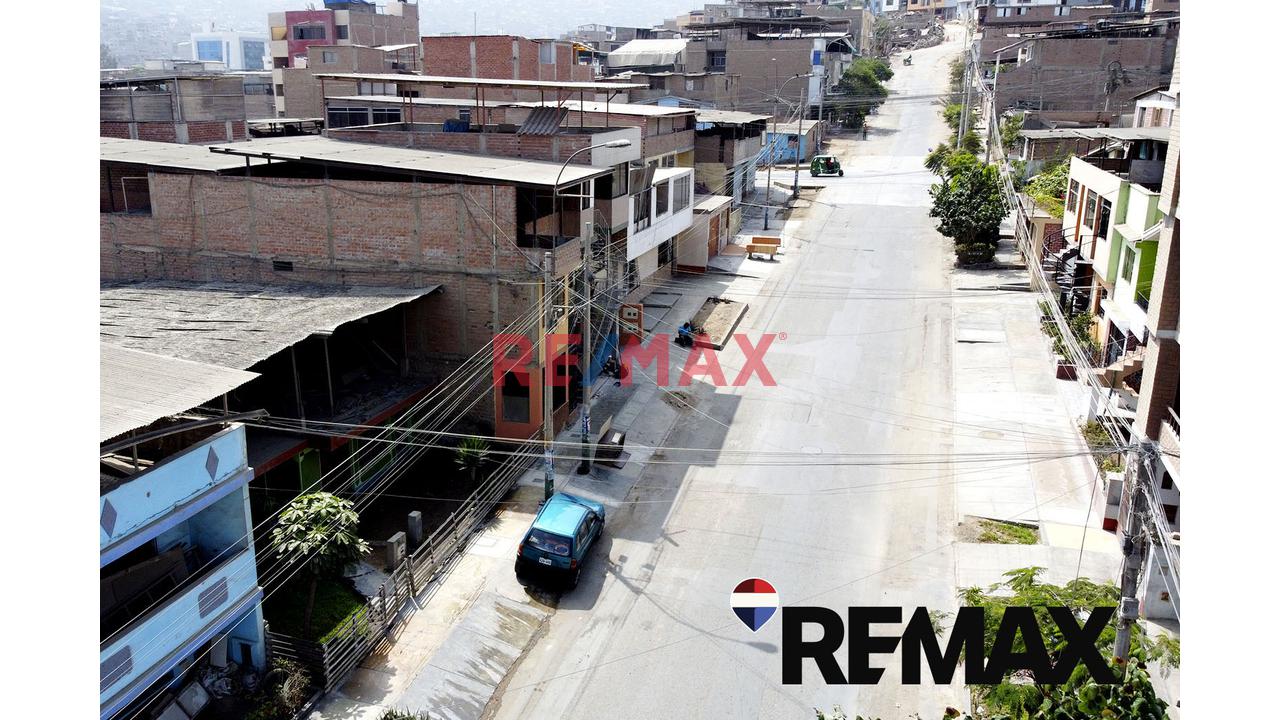 Se Vende Amplio Terreno En Villa Maria Del Triunfo - 11