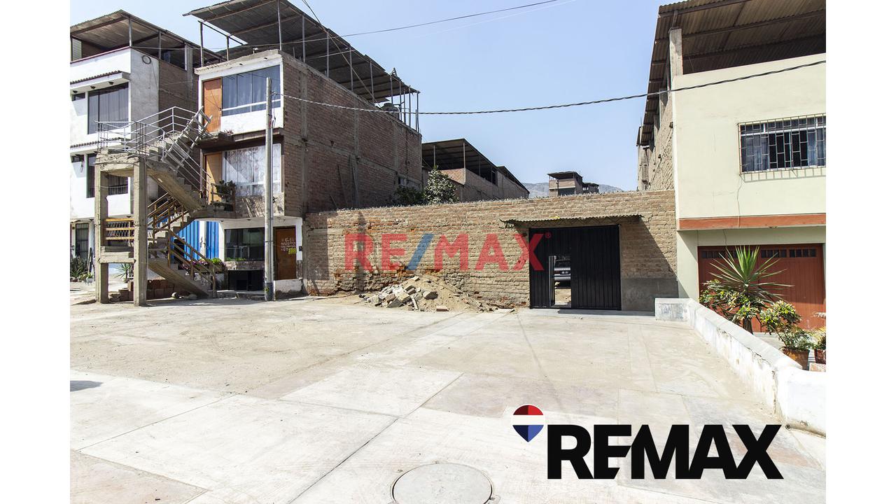 Se Vende Amplio Terreno En Villa Maria Del Triunfo - 3