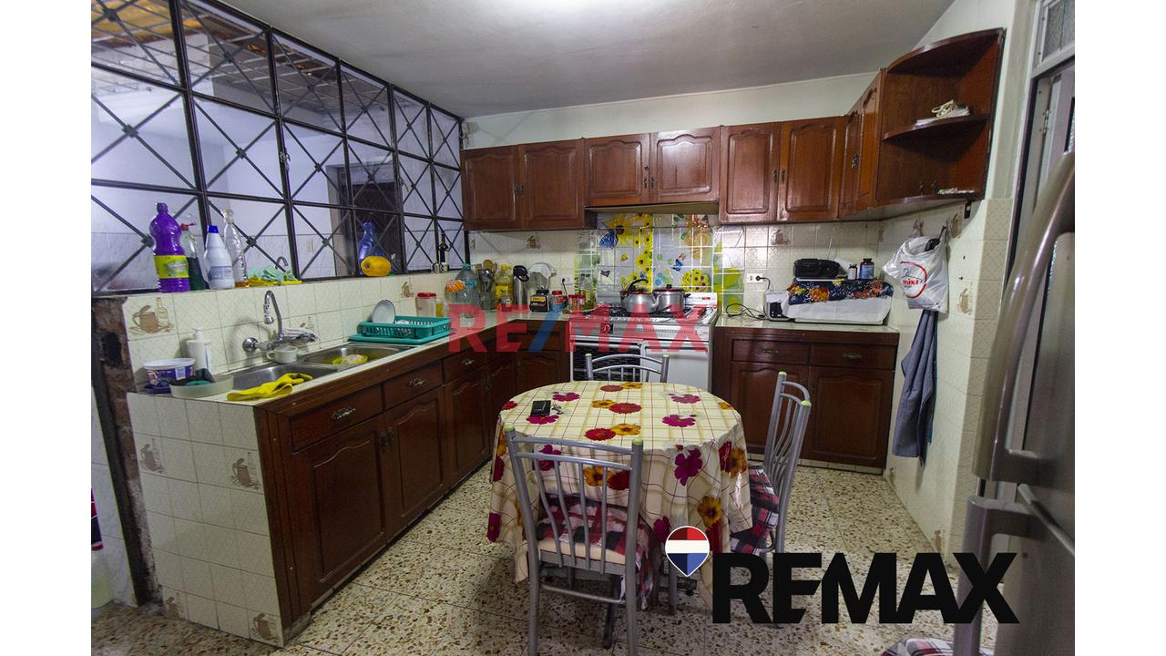 Se Vende Amplio Terreno En Villa Maria Del Triunfo - 5