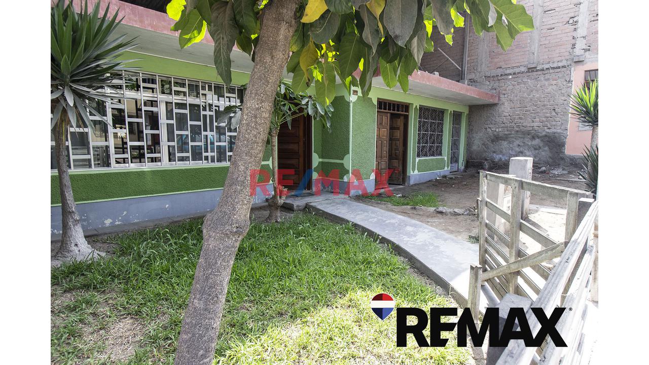 Se Vende Amplio Terreno En Villa Maria Del Triunfo - 12
