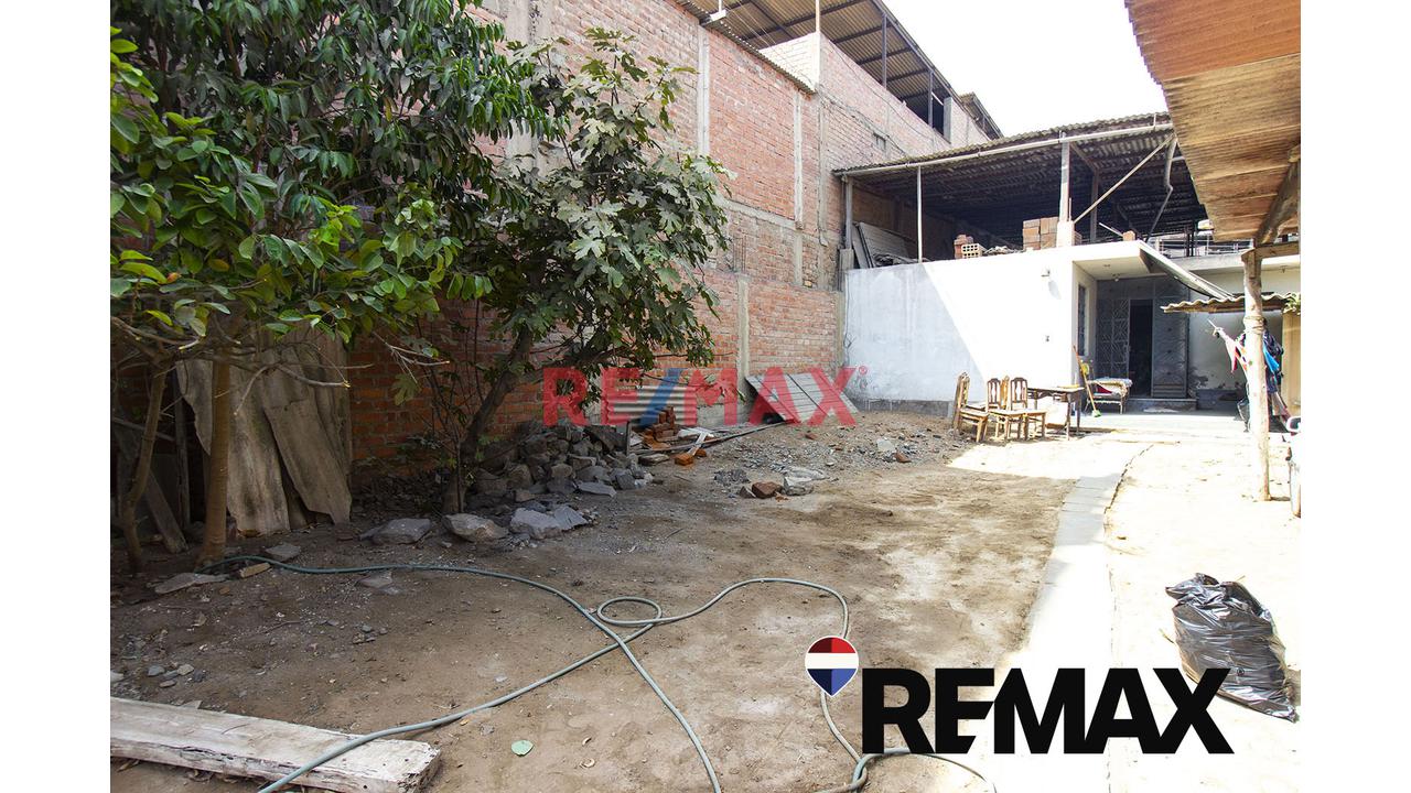 Se Vende Amplio Terreno En Villa Maria Del Triunfo - 10