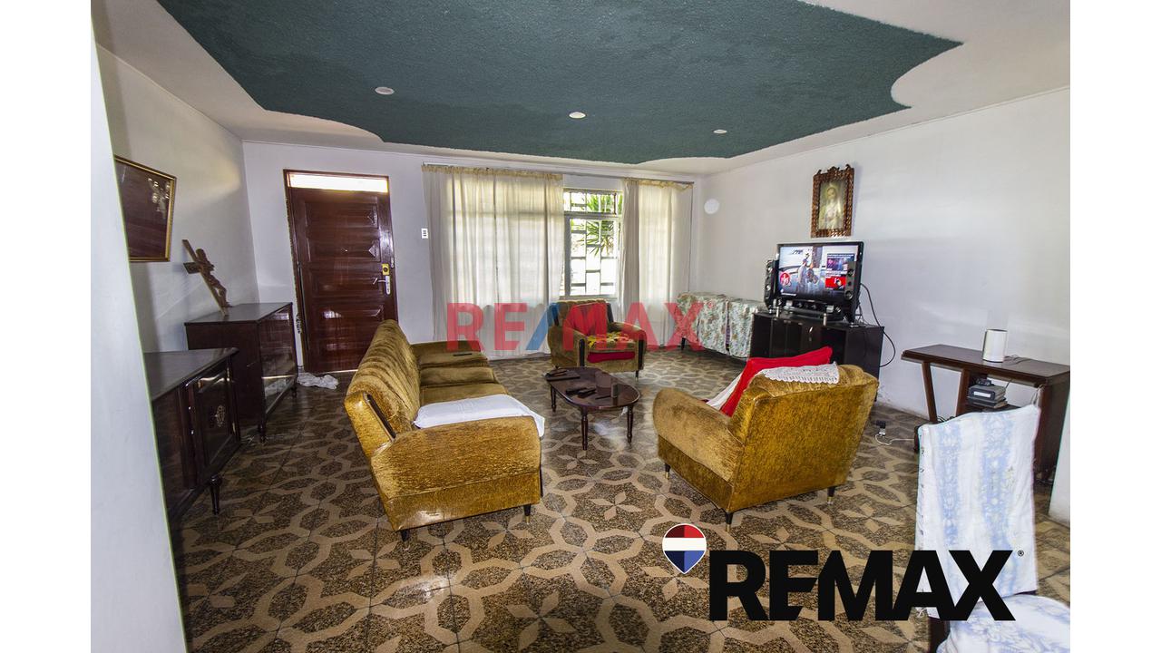 Se Vende Amplio Terreno En Villa Maria Del Triunfo - 6