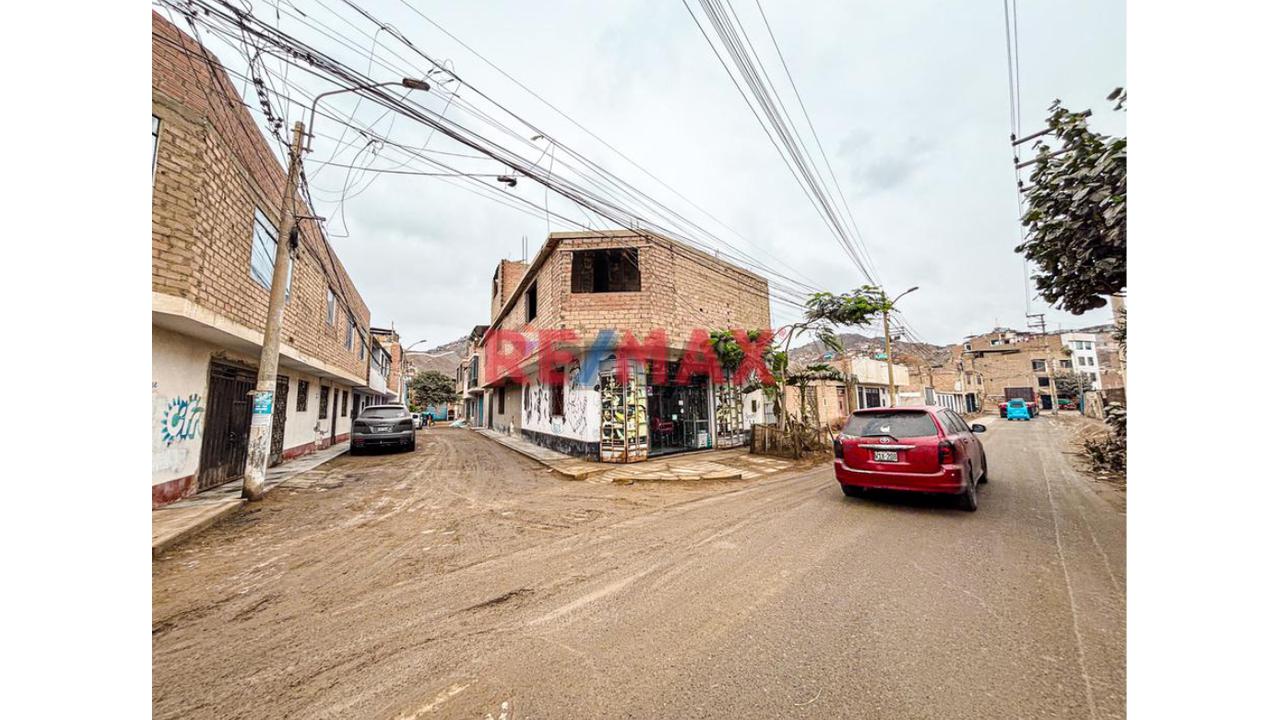 Se Vende Amplia Casa De 2 Pisos + Local Comercial En Puente Piedra - 10