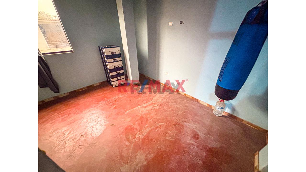 Se Vende Amplia Casa De 2 Pisos + Local Comercial En Puente Piedra - 16