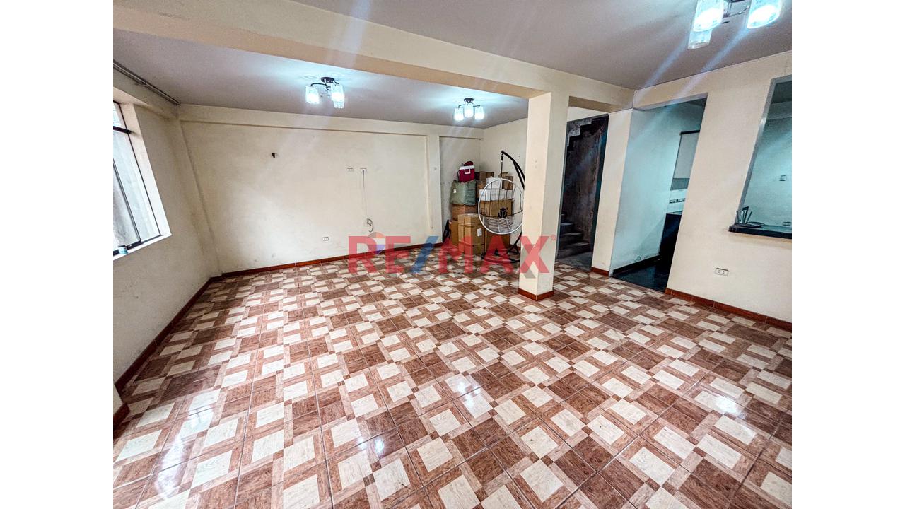 Se Vende Amplia Casa De 2 Pisos + Local Comercial En Puente Piedra - 7
