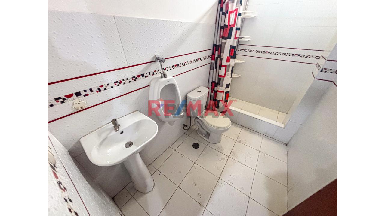 Se Vende Amplia Casa De 2 Pisos + Local Comercial En Puente Piedra - 15