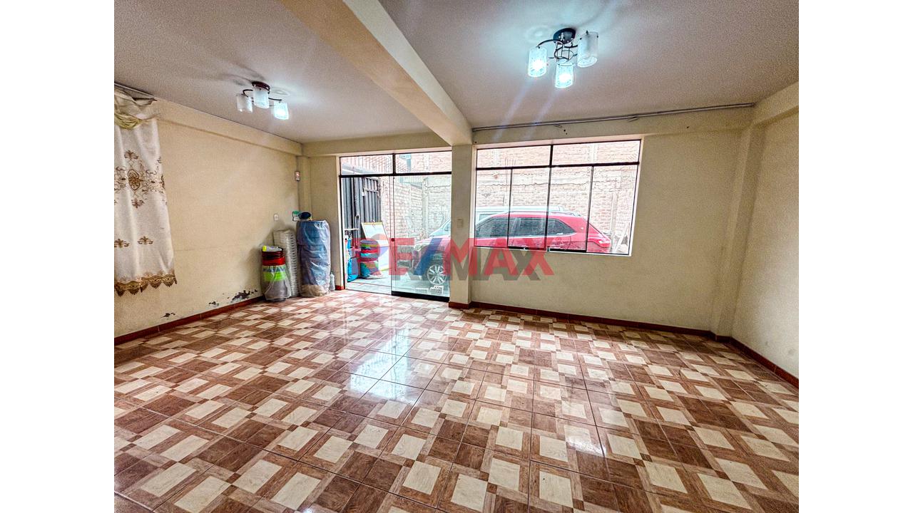 Se Vende Amplia Casa De 2 Pisos + Local Comercial En Puente Piedra - 8